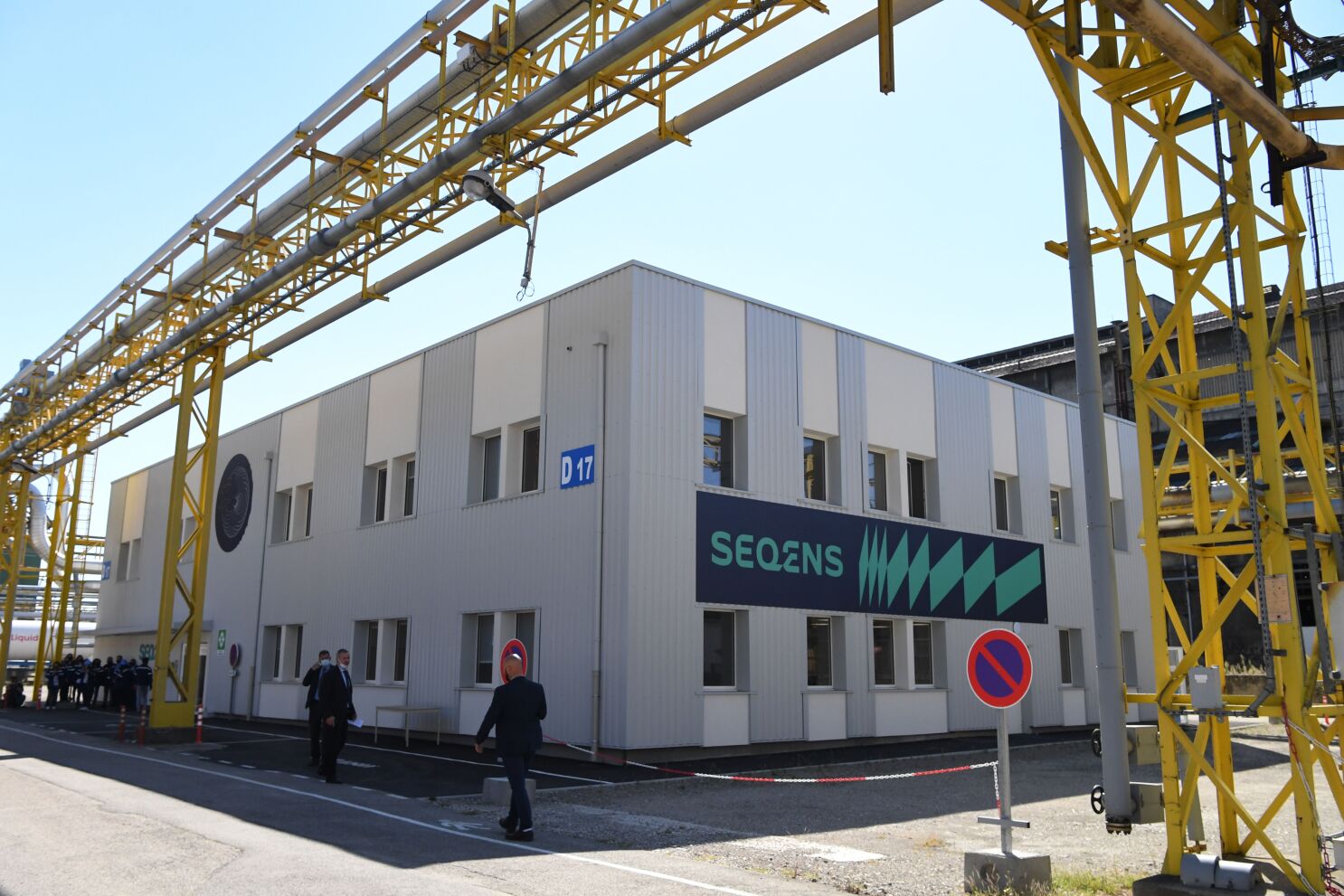 Isere: French PM visit Sequens: nouvelle usine de fabrication de paracetamol